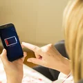 Jak sprawić, żeby telefon ŁADOWAŁ się szybciej?