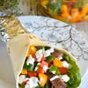 Tortilla z grillowanym mięsem wołowym, warzywną salsą i sosem czosnkowym