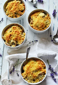 Crumble, czyli brzoskwinie i banany zapiekane pod kruszonką