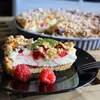 Tarta Biały Puch z malinami