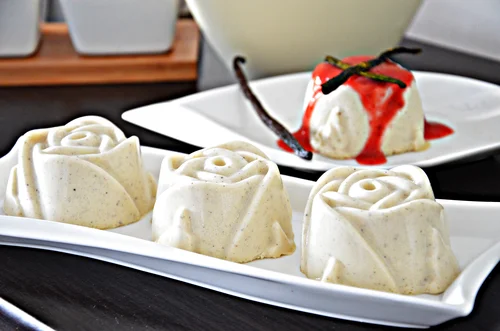 ,,PANNA COTTA Z MALINAMI’’