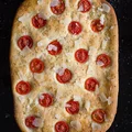 Focaccia z pomidorkami i parmezanem