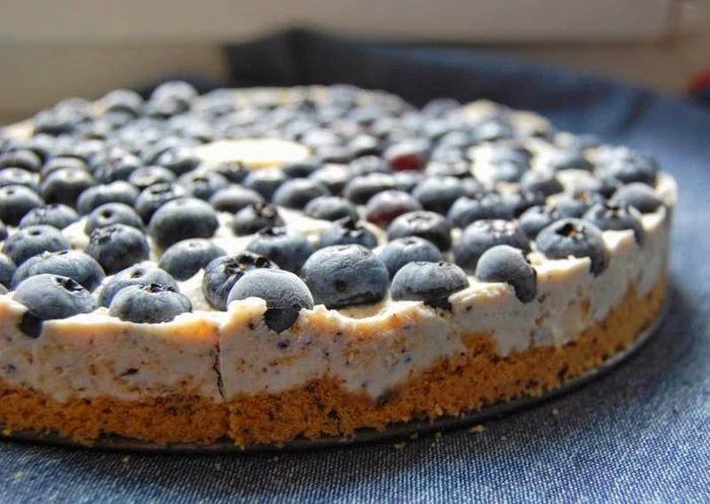 Ekspresowe ciasto z borówkami bez pieczenia