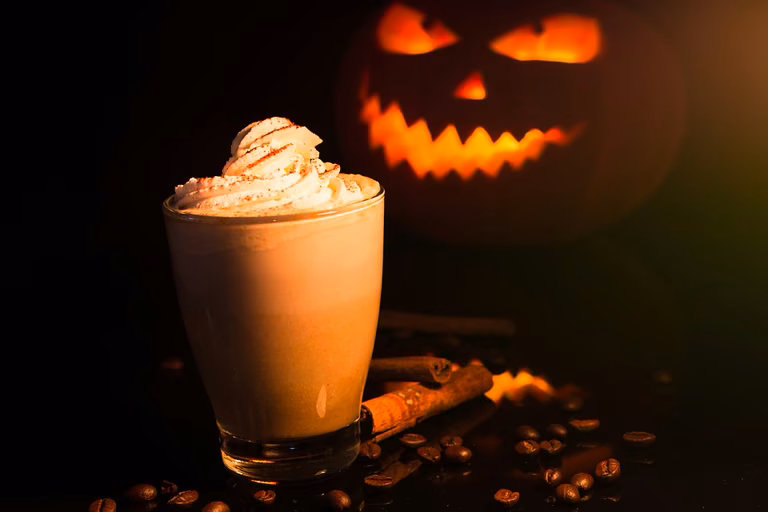 Kawa latte z dynią. Dyniowe latte.
