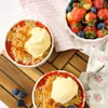 Crumble z rabarbarem i truskawkami