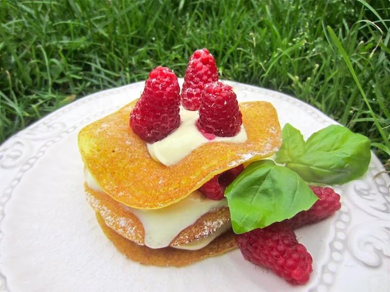 PLACUSZKI JAGLANE Z MASCARPONE I MALINAMI