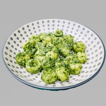 Kluski śląskie z pesto z jarmużu
