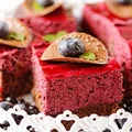 Brownie z jagodowym musem