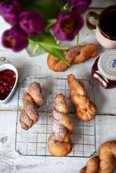 Koreańskie, zakręcane pączki