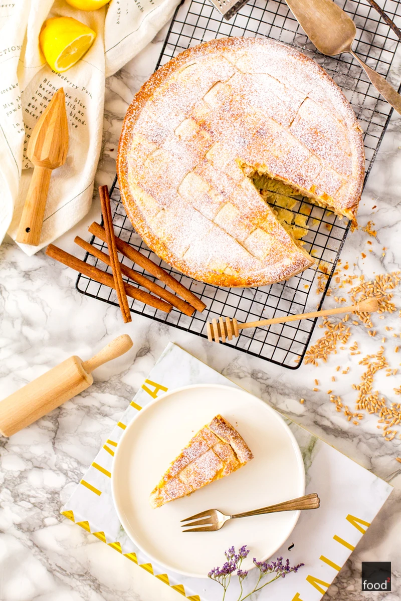 Pastiera Napoletana - neapolitański placek z nadzieniem z pszenicy i ricotty