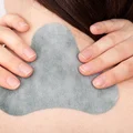 Mały pomocnik na zły dzień – plaster rozgrzewający. Jak działa i kiedy go stosować?