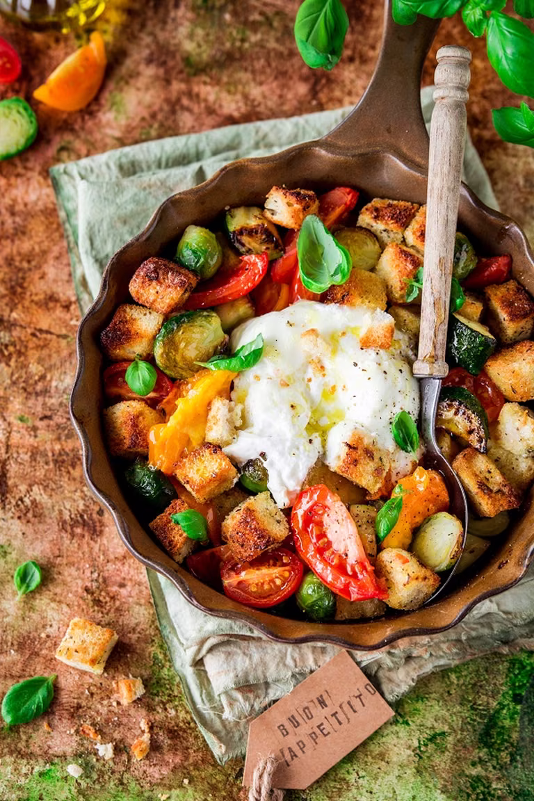 Pieczona panzanella z burratą