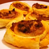 Mini pizza z ciasta francuskiego