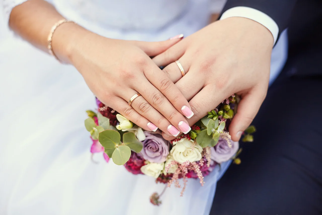 Białe małżeństwo - na czym polega? Czy można je zawierać w Polsce?