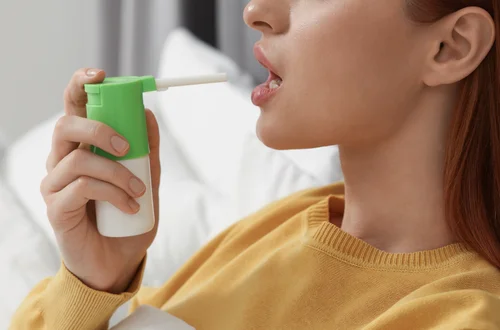 Suche powietrze, suche gardło? Inhalatory i aerozole, które przyniosą natychmiastową ulgę