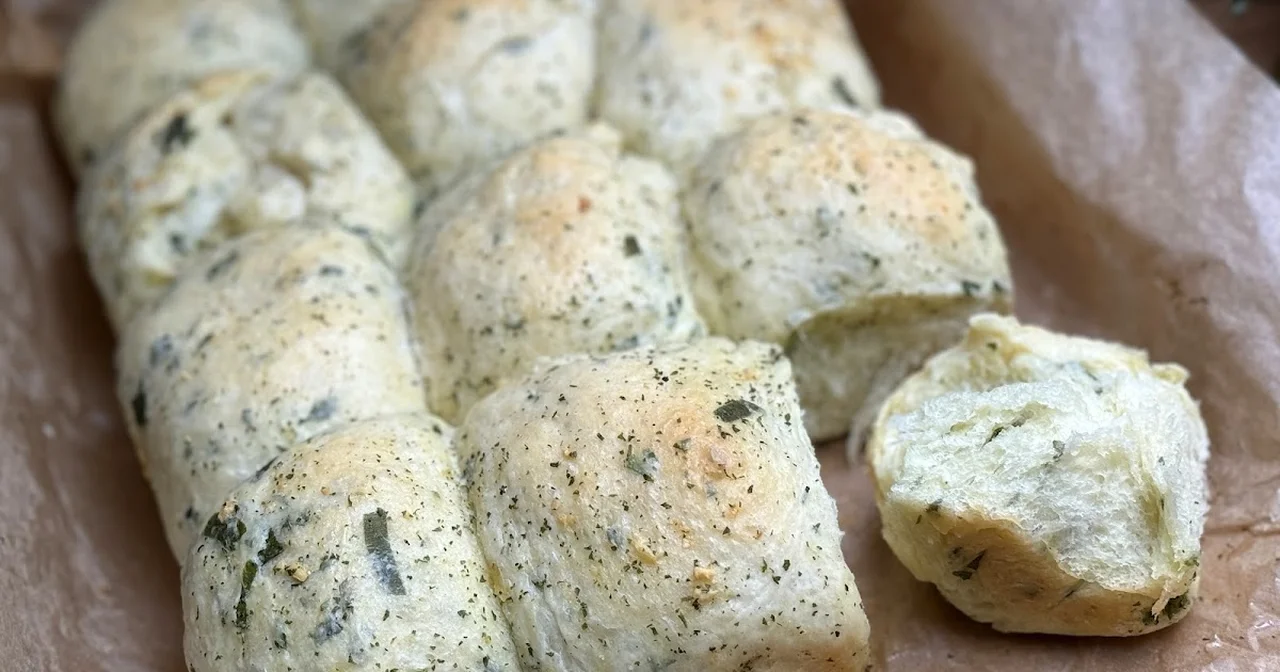 Bułeczki czosnkowo -ziołowe