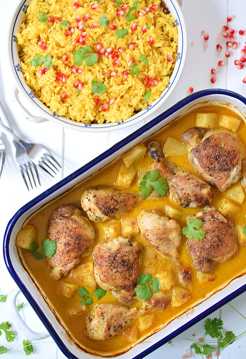 Kurczak pieczony z ananasem w sosie curry z mlekiem kokosowym