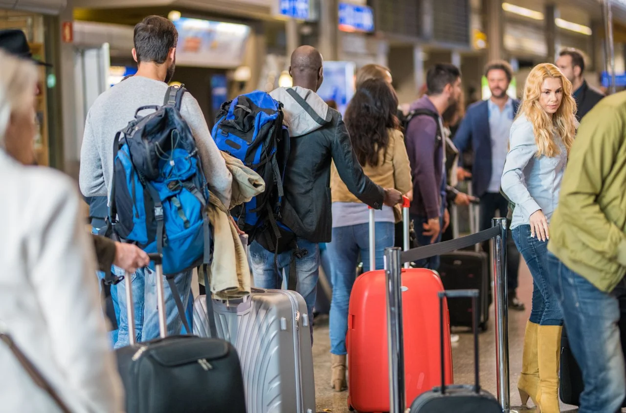 Sezon letni sparaliżuje europejskie lotniska?! Opóźnienia uderzą w miliony urlopowiczów!