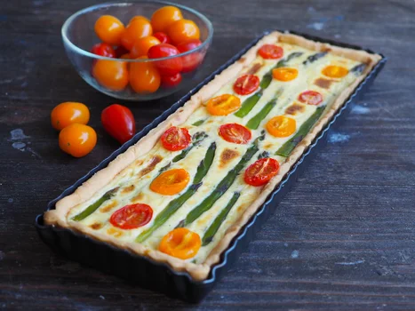 Tarta z zielonymi szparagami. Przepis krok po kroku.