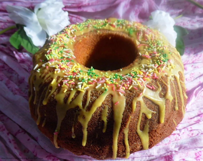 Babka waniliowa z cytrynową skórką (najprostsza).