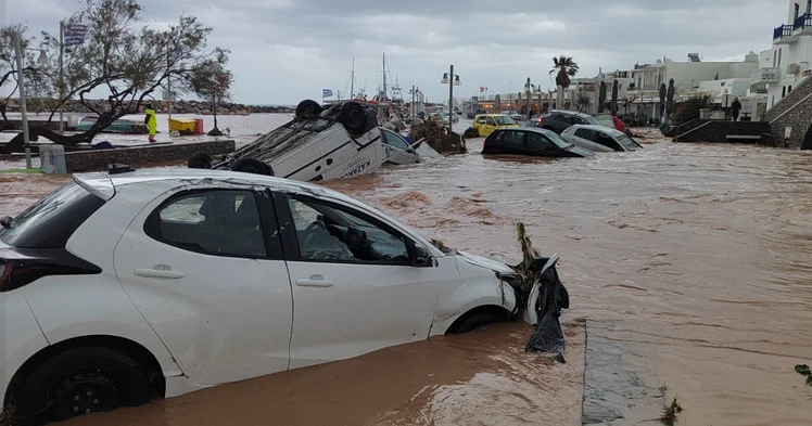 Zdjęcie Popularne greckie kurorty pod wodą! W 2 godziny doszło do całkowitego paraliżu i zakazu podróży #1