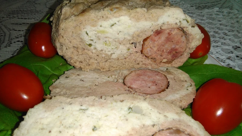 Rolada z mięsa mielonego z kiełbasą