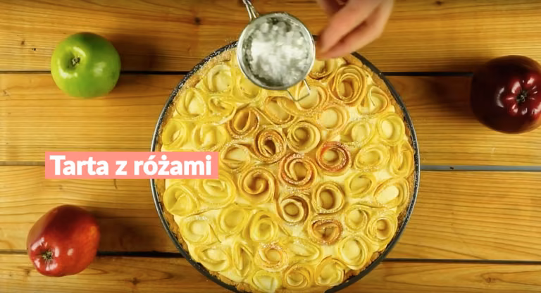 Tarta z różami z jabłek i masą budyniową