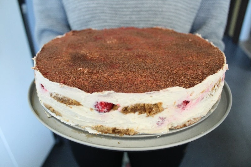 Tort Tiramisu z malinami