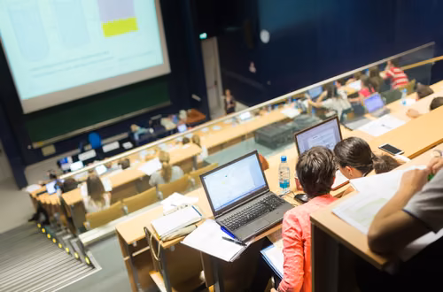 Studia bez matury? Tak, to możliwe! Polskie uczelnie mają konkretną ofertę