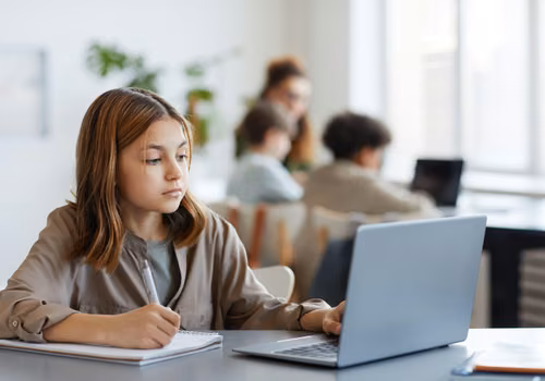 Technologiczna rewolucja w szkołach! MEN wprowadza nowy obowiązek od 2026 roku