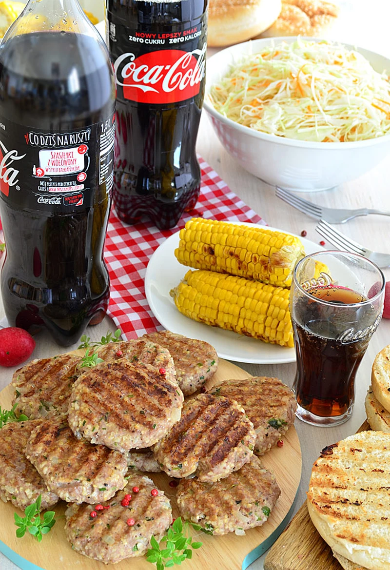 Burgery (z grilla) z indyka z kaszą jaglaną i ziołami