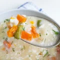 Zupa jarzynowa z serem cheddar