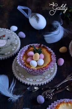 Sernikowe koszyczki wielkanocne