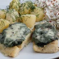 Ryba zapiekana pod pierzynką ze szpinaku i mozzarelli