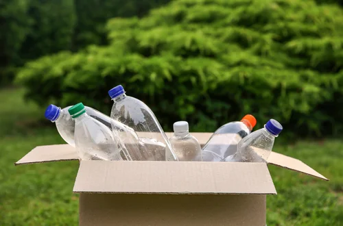 Nie musisz już wozić butelek z kaucją do sklepu! Kurier odbierze je spod Twoich drzwi