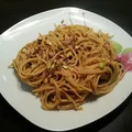 PEŁNOZIARNISTE SPAGHETTI Z SOSEM CUKINIOWO - POMIDOROWYM Z PISTACJAMI