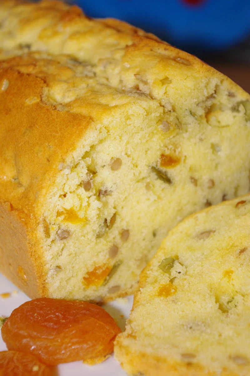 Babka piaskowa ze słonecznikiem i morelami