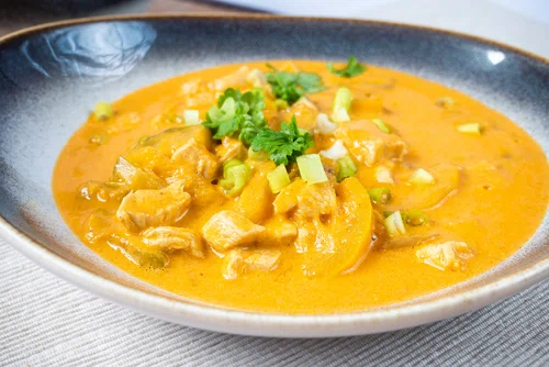 Bezglutenowe curry z warzywami i kurczakiem