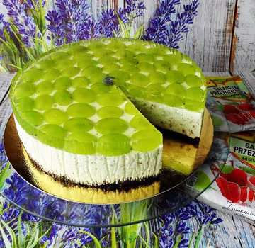 Miętowy Sernik na Zimno na Spodzie z Oreo.