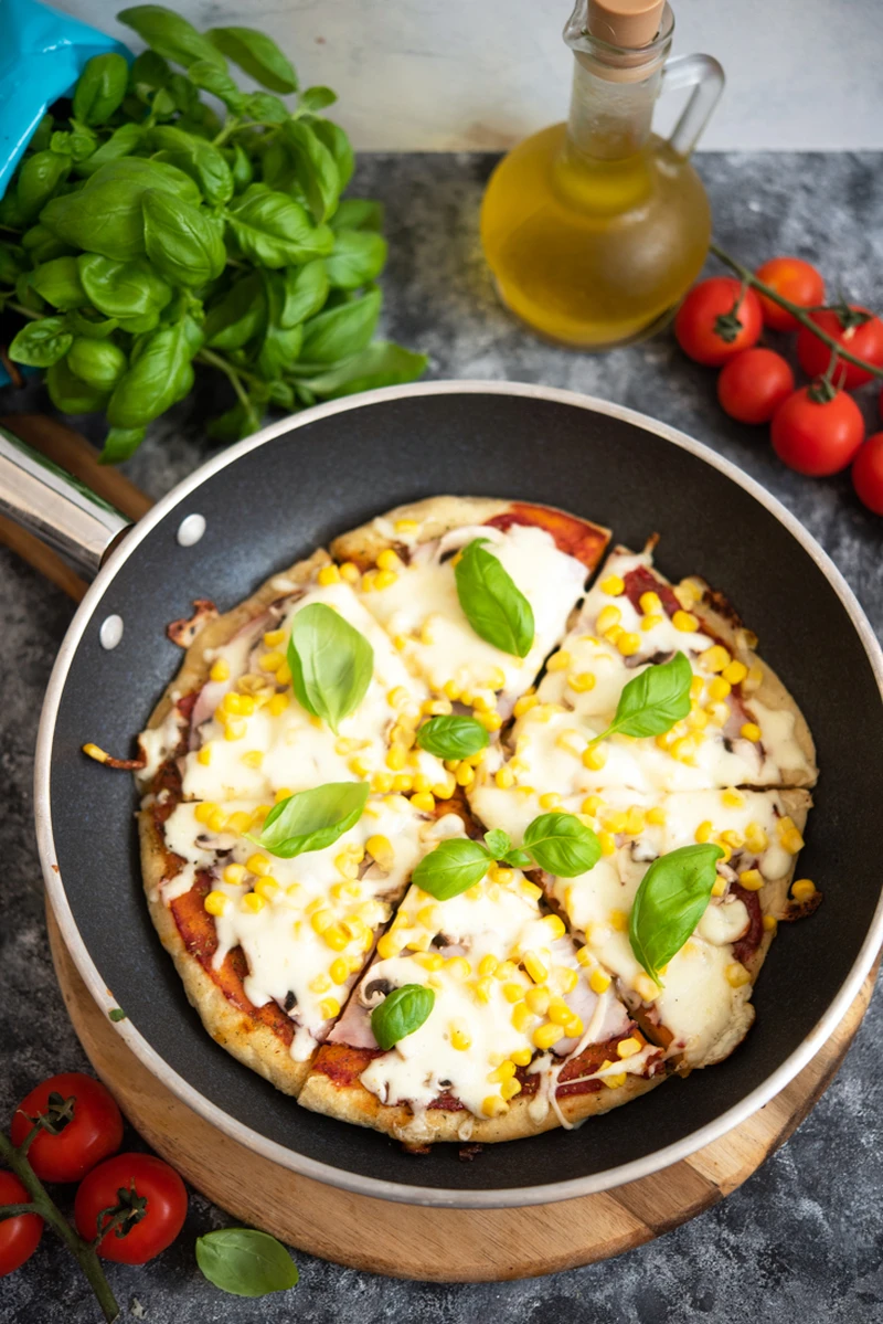 Szybka pizza z patelni