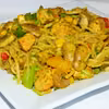 Noodles z kurczakiem, pieczarkami i warzywami