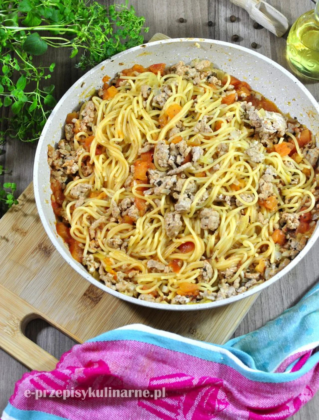 Jednogarnkowe Spaghetti Z Sosem Pomidorowym I Mięsem Mielonym