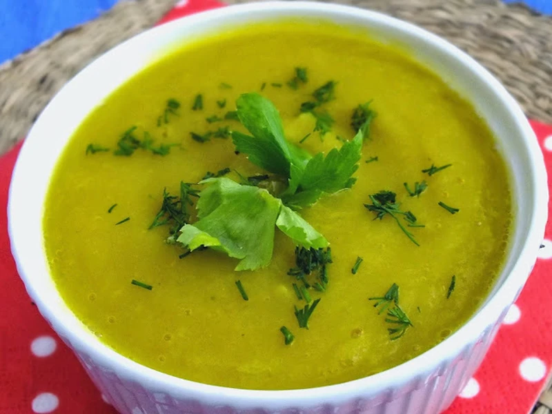 Zupa z selera naciowego z curry