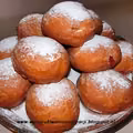 Pączki z dżemem truskawkowym