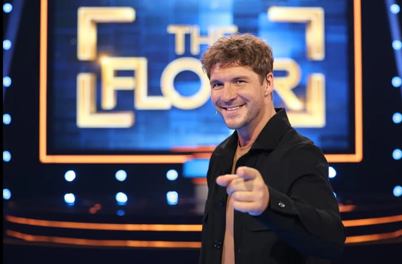 Mikołaj Roznerski znów w roli prowadzącego. TVN szykuje 60 nowych odcinków hitowego teleturnieju!