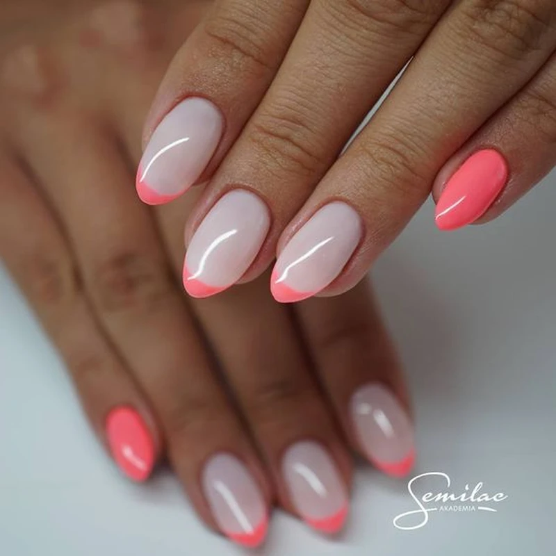 Delikatny manicure na lato