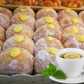 Popij tym pączka, a unikniesz nieprzyjemnych konsekwencji! Wiele osób popełnia jeden błąd