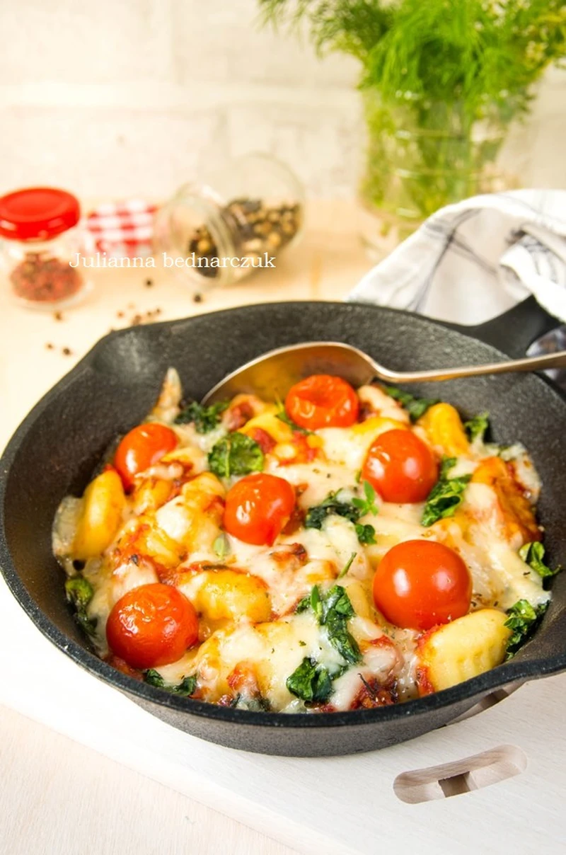 Gnocchi z sosem pomidorowym i serem