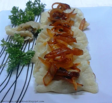 Wigilijne pierogi z kapustą i grzybami ( jarskie)