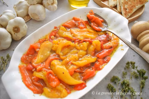 Pieczona papryka marynowana w oleju